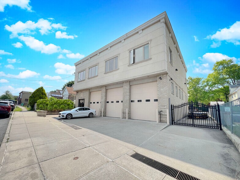 More Photos Of 188 Van Buren St, Staten Island Warehouse For Sale