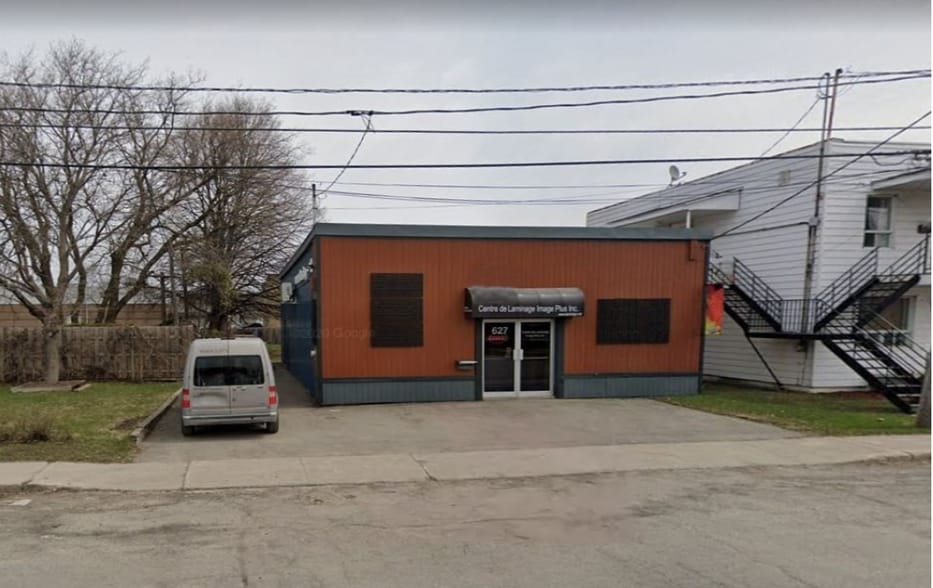Primary Photo Of 627 Av 8E, Saint-Jérôme Storefront Retail Office For Sale