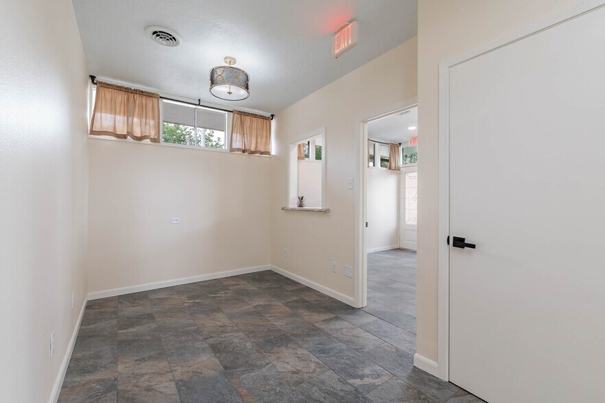 More Photos Of 601 Mary Lake Dr, Bryan Office Residential For Lease