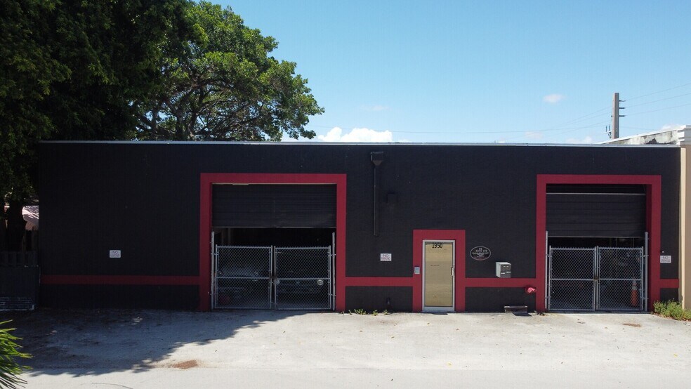 More Photos Of 1950 Grant St, Hollywood Warehouse For Sale
