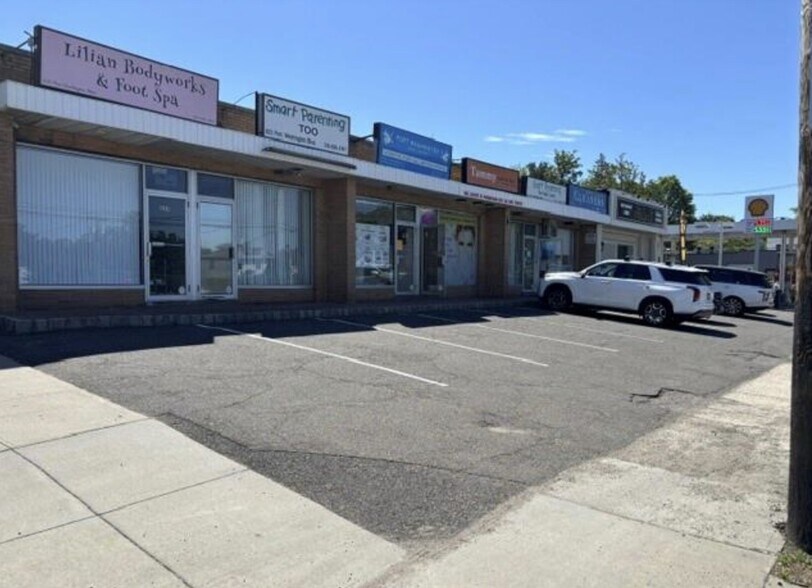 More Photos Of 611-625 Port Washington Blvd, Port Washington Bar For Lease