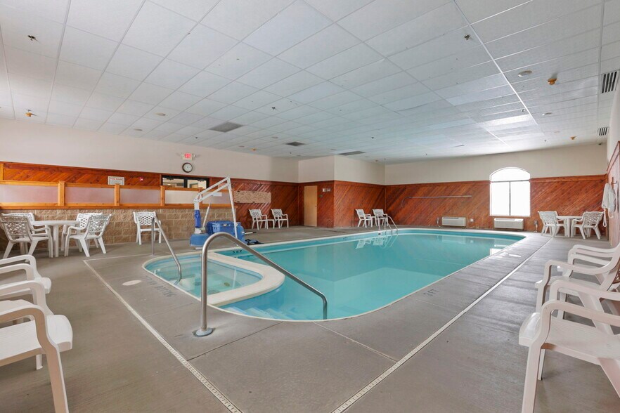 More Photos Of 509 S Wooster Ave, Strasburg Hotel For Sale