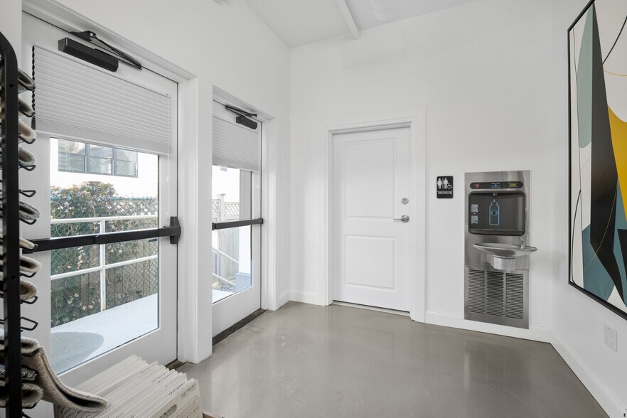 More Photos Of 40 Bridge St, Portsmouth Storefront Retail Residential For Sale