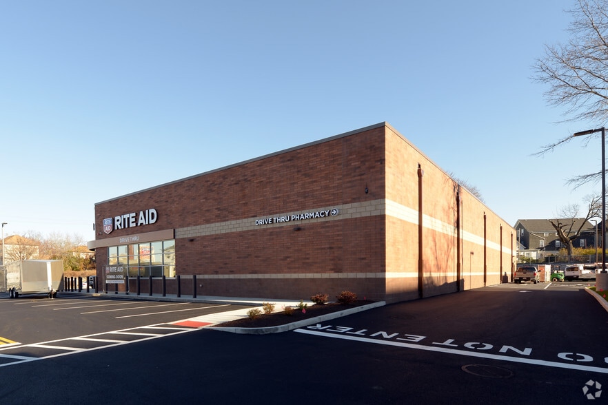 More Photos Of 1512 S Main St, Fall River Drugstore For Lease