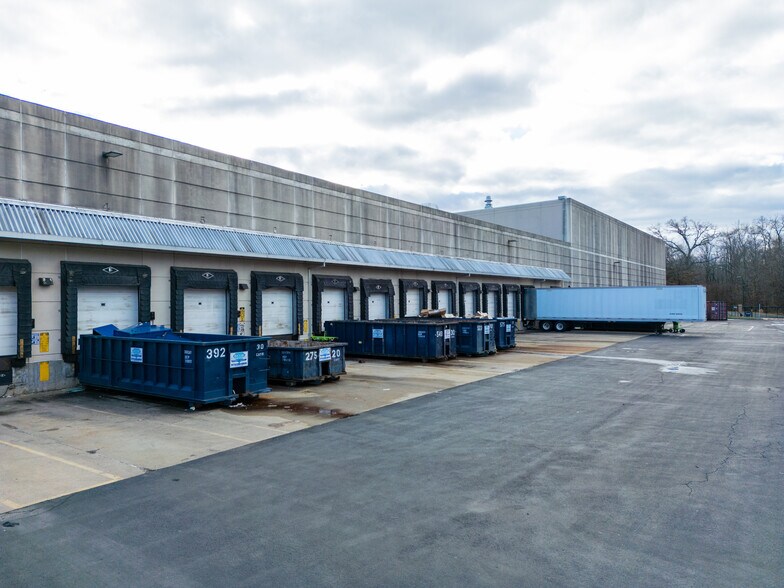 More Photos Of 15 Sylvan Way, Parsippany Light Distribution For Lease