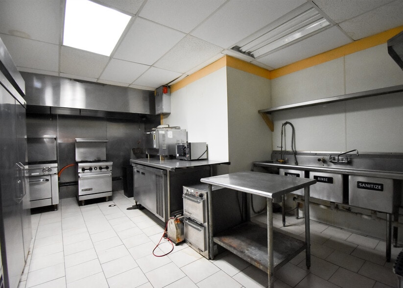 More Photos Of 818 H St NE, Washington Storefront Retail Residential For Sale