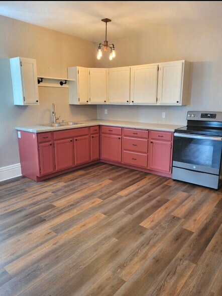 More Photos Of 2 E Main St, New Hampton General Retail For Sale