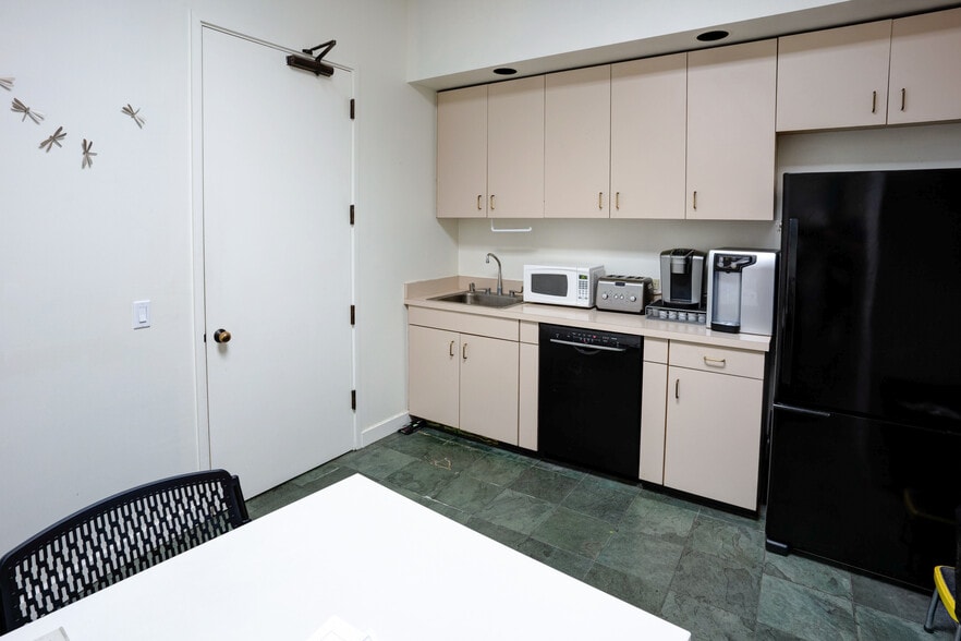 More Photos Of 4211 Waialae Ave, Honolulu Office For Lease