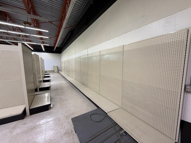 More Photos Of 1749 S Campbell Ave, Springfield General Retail For Lease