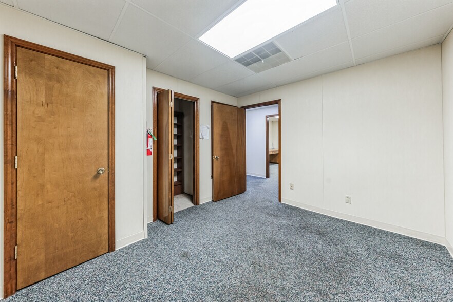 More Photos Of 1611 Old Granger Rd, Taylor Office For Lease