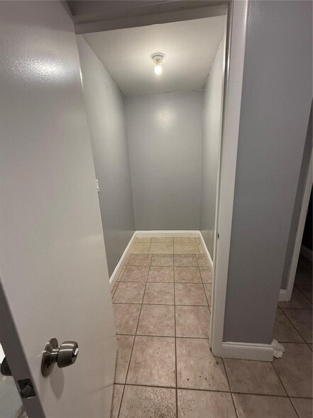 More Photos Of 5960-5992 SW 23rd St, West Park Showroom For Sale
