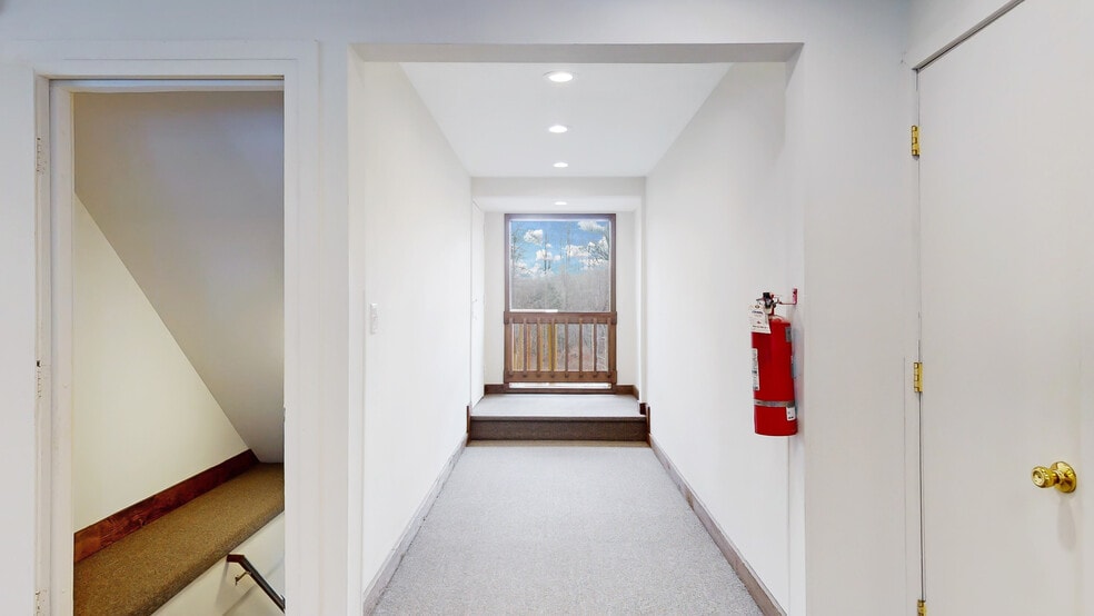 More Photos Of 220 Silver Lake Rd, Dingmans Ferry Office For Sale