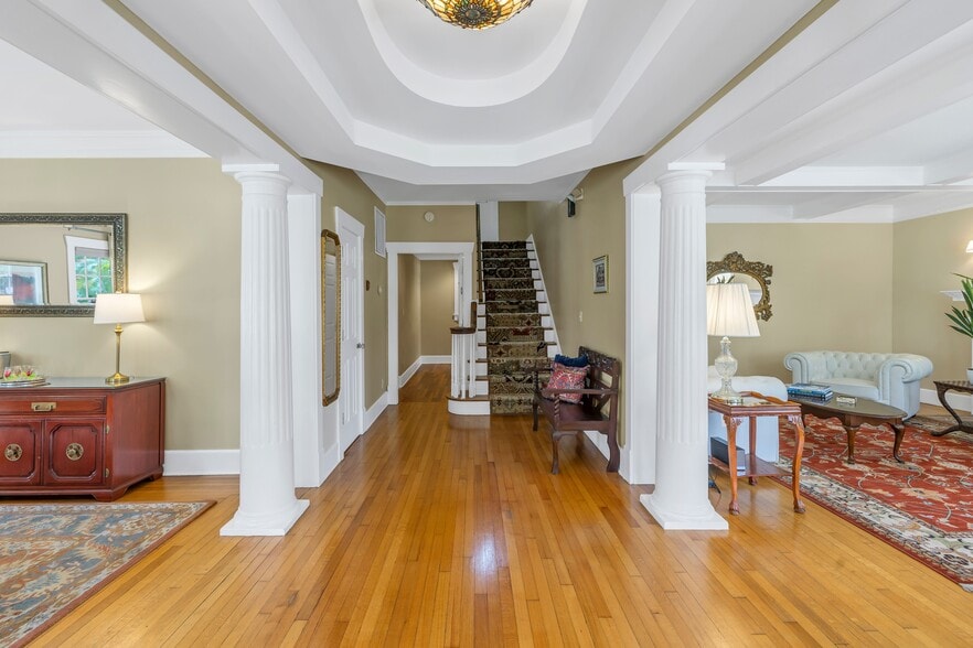 More Photos Of 635 Bay St NE, Saint Petersburg Hospitality For Sale