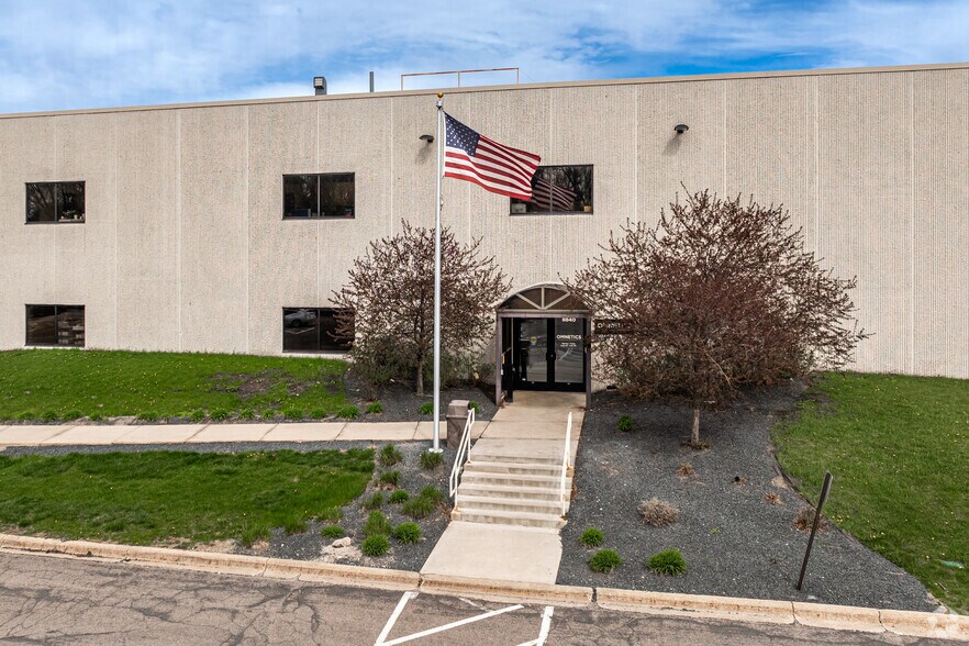 More Photos Of 8840-8880 Evergreen Blvd NW, Coon Rapids Manufacturing For Lease