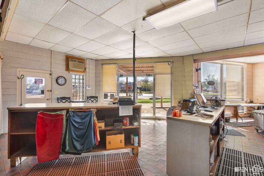 More Photos Of 1915 Kemp Blvd, Wichita Falls Office For Sale