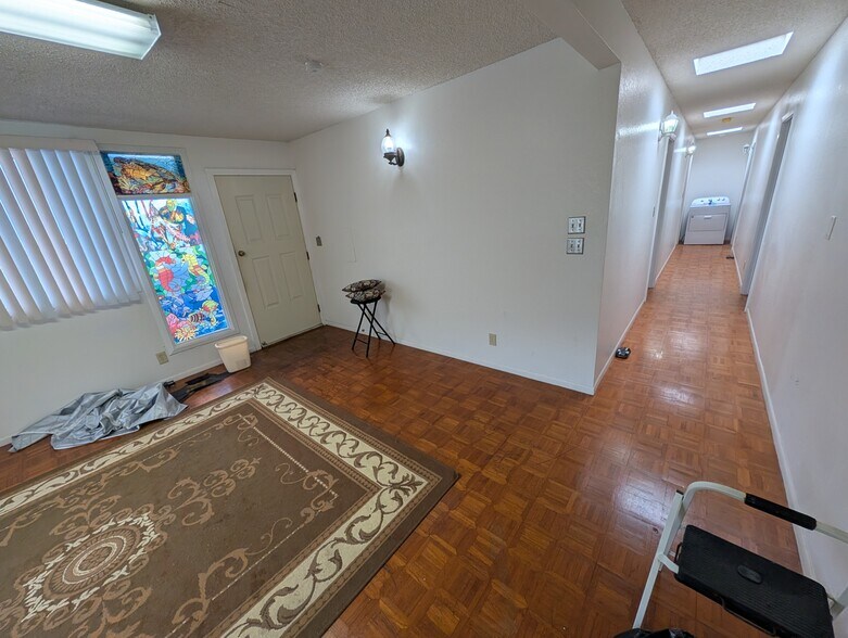 More Photos Of 1638 10th Ave, Honolulu Storefront Retail Office For Sale
