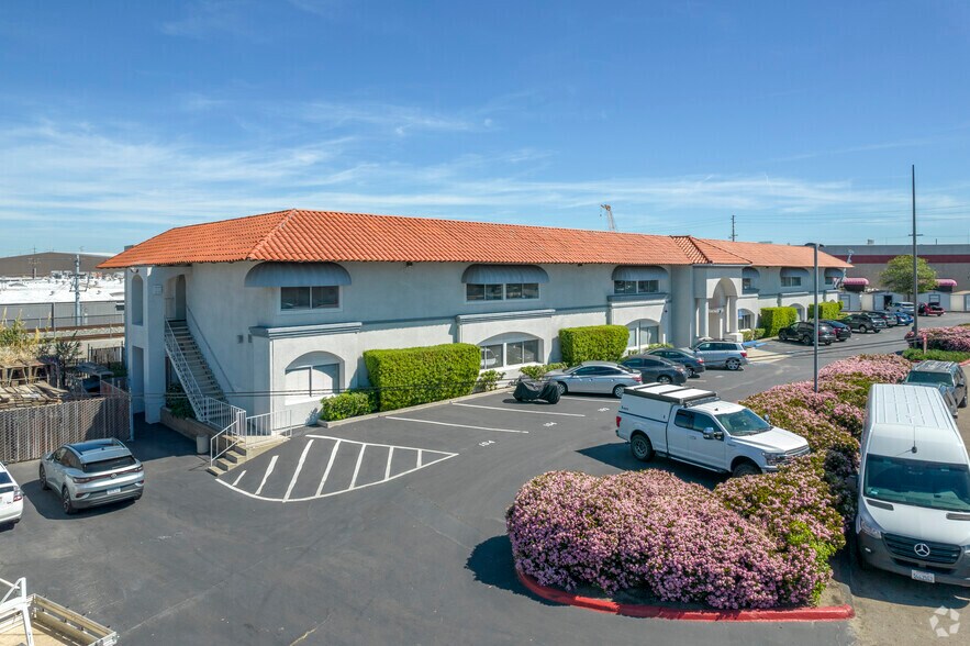More Photos Of 4891-4895 Pacific Hwy, San Diego Office For Lease