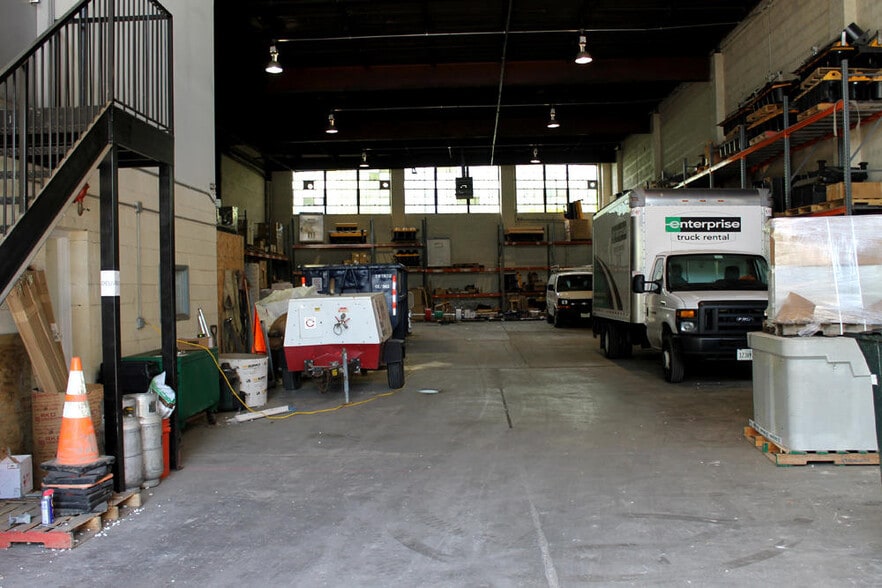 More Photos Of 5000 W Bloomingdale, Chicago Warehouse For Lease