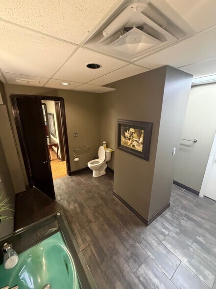 More Photos Of 9320 Jasper Ave NW, Edmonton Office For Sale