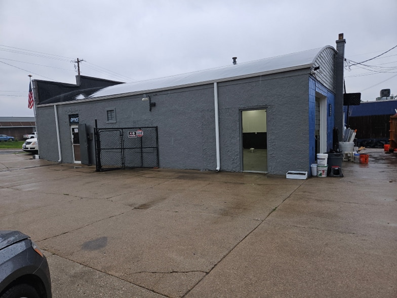 More Photos Of 7112 Blondo St, Omaha Auto Dealership For Sale