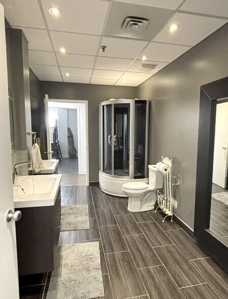 More Photos Of 10 Meteor Dr, Toronto Manufacturing For Sale