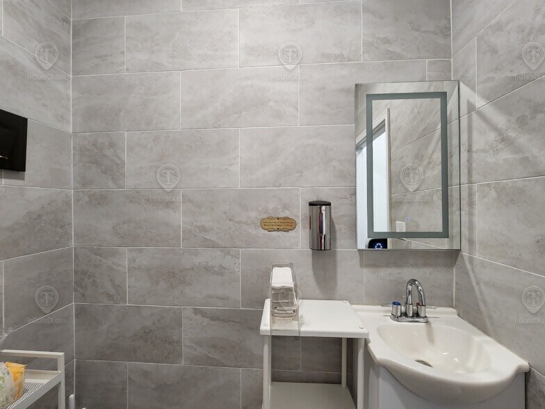 More Photos Of 970 Rogers Ave, Brooklyn Flex For Lease