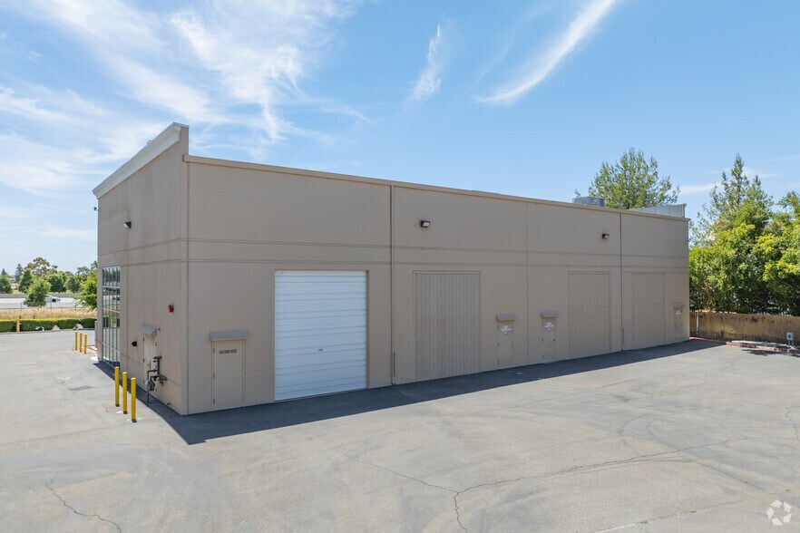 More Photos Of 3991 N Freeway Blvd, Sacramento Warehouse For Lease