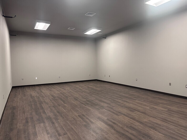 More Photos Of 8218 Pacific Ave, Tacoma Freestanding For Lease