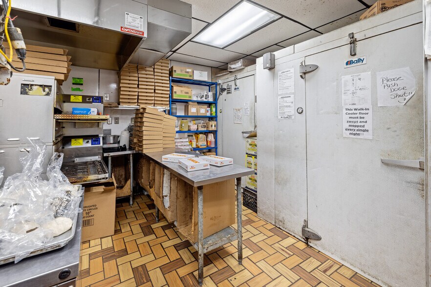 More Photos Of 733 Bedford St, Whitman Restaurant For Sale