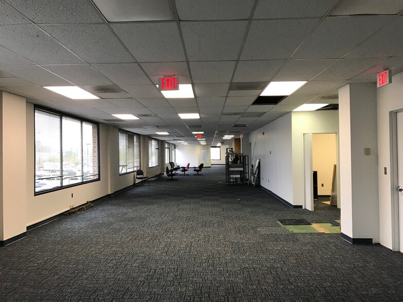 More Photos Of 1110-1118 Herndon Pky, Herndon Office For Lease