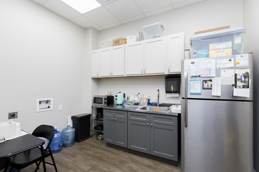 More Photos Of 12110 S Harrells Ferry Rd, Baton Rouge Showroom For Sale