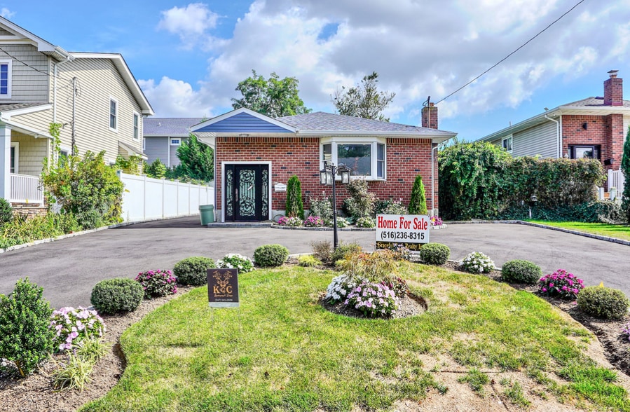 More Photos Of 776 Hempstead Ave, West Hempstead Specialty For Sale