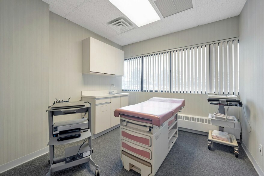 More Photos Of 970 N Broadway, Yonkers Medical For Sale