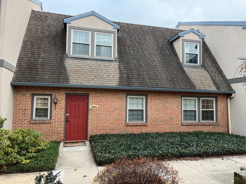Primary Photo Of 11-31 Turner Ln, West Chester Medical For Sale