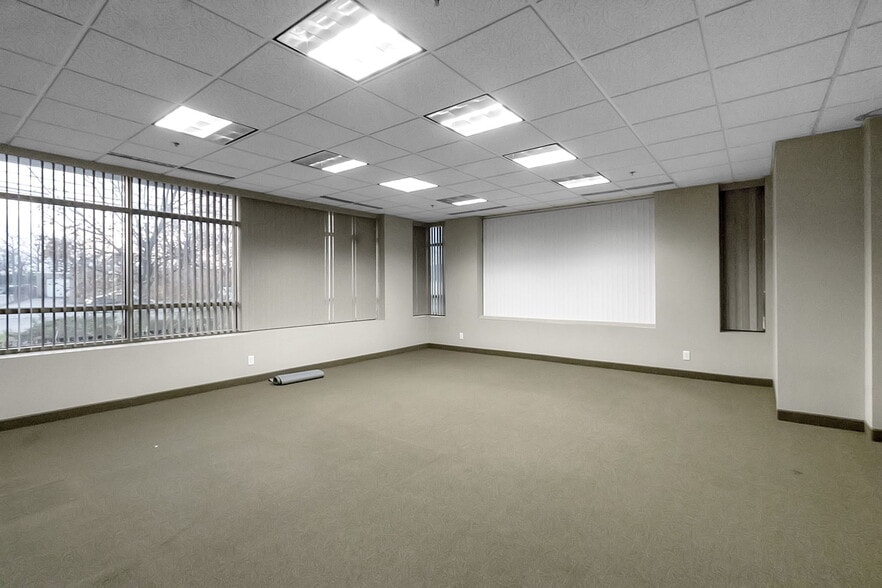 More Photos Of 340 Nagel Dr, Cheektowaga Distribution For Lease