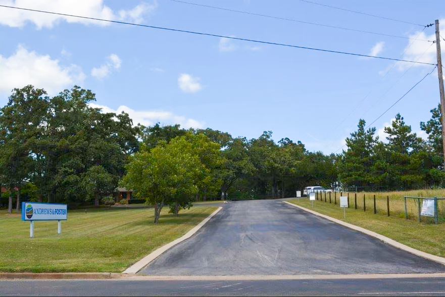 More Photos Of 1301 E Corsicana St, Athens Flex For Sale