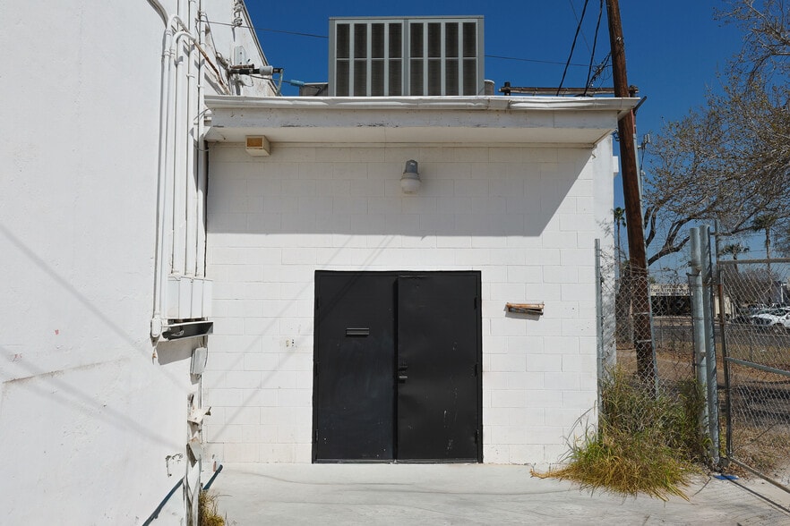 More Photos Of 922 N Conway Ave, Mission Storefront For Lease