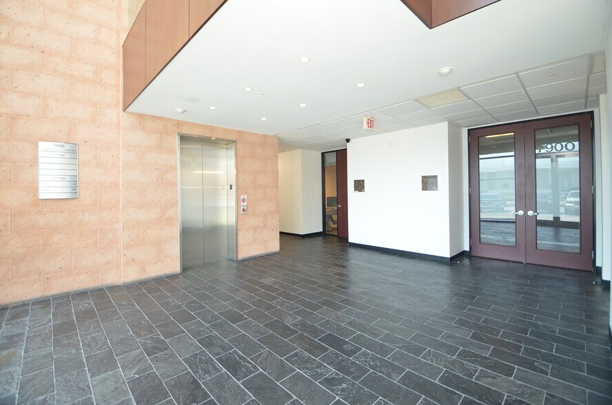 More Photos Of 7900 N Sam Houston Pky W, Houston Office For Lease