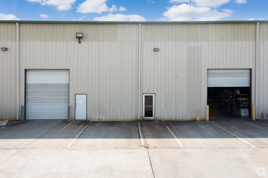 More Photos Of 5101-5111 Milwee St, Houston Warehouse For Lease