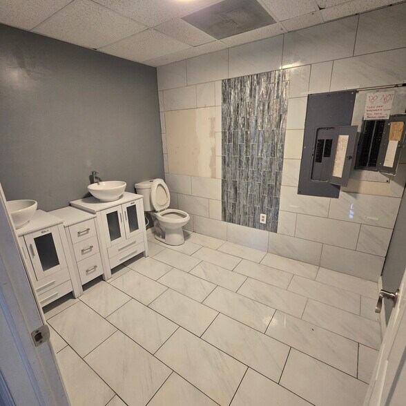 More Photos Of 617 Lakeview Rd, Clearwater Medical For Lease