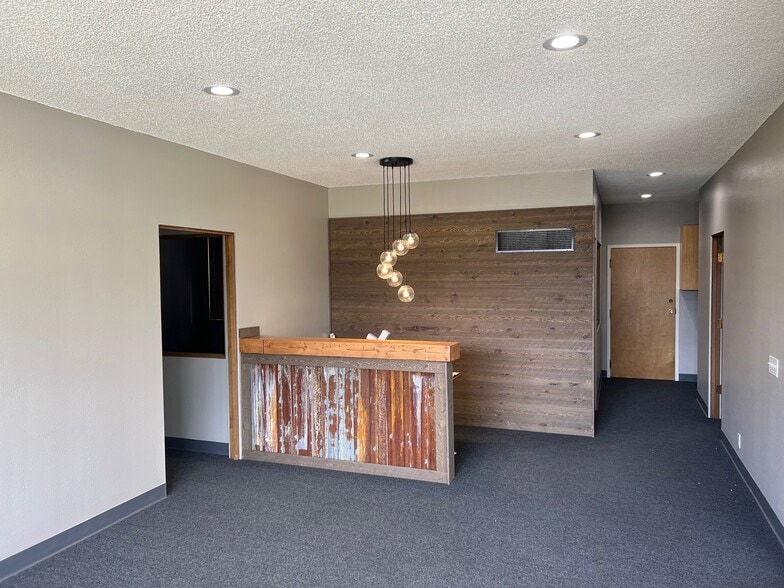 More Photos Of 6016-6026 204th St SW, Lynnwood Flex For Lease