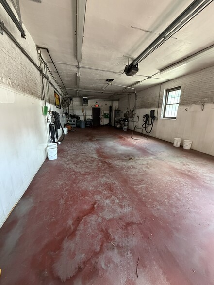 More Photos Of 281-283 Park Rd, West Hartford Showroom For Lease