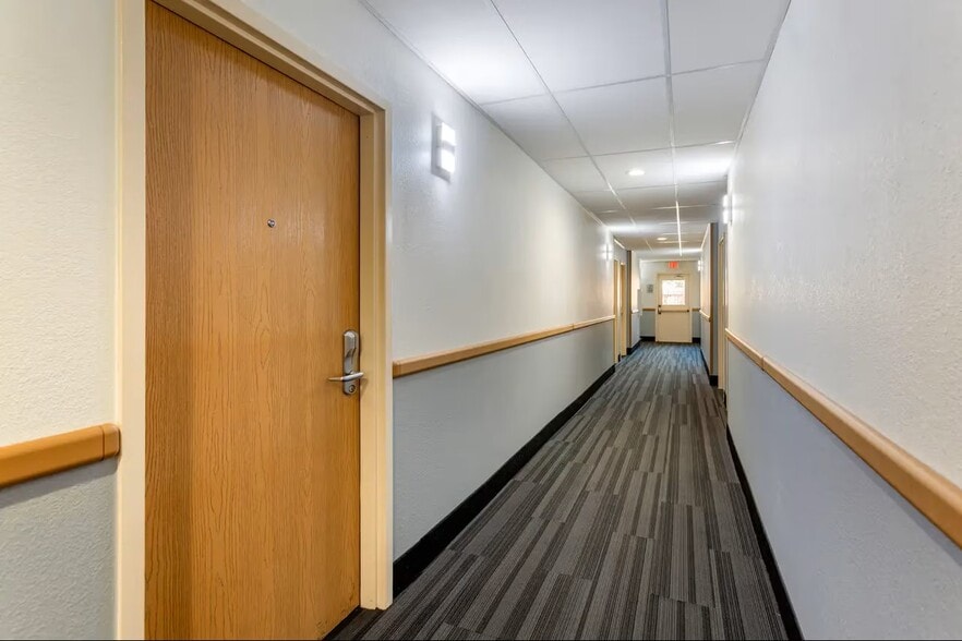 More Photos Of 150 Browns Ferry Rd, Chattanooga Hotel For Sale