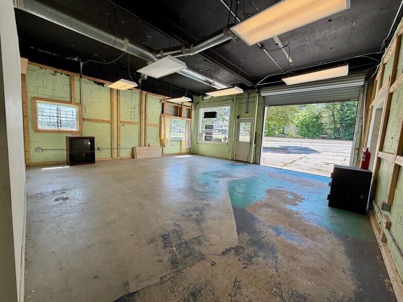 More Photos Of 12471 Veterans Memorial Hwy, Douglasville Specialty For Lease