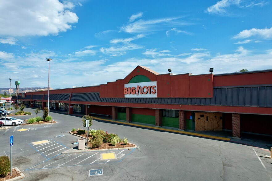More Photos Of 1815-1985 Oro Dam Blvd E, Oroville Department Store For Sale