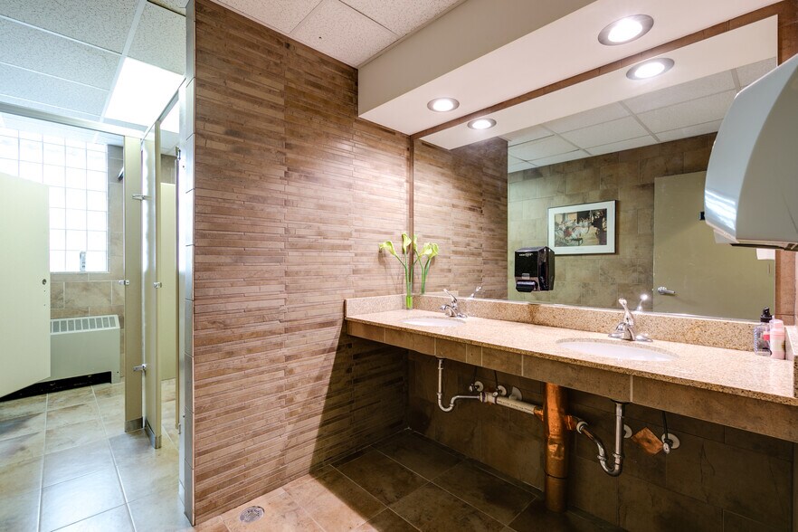 More Photos Of 2025 E Main St, Richmond Office For Lease