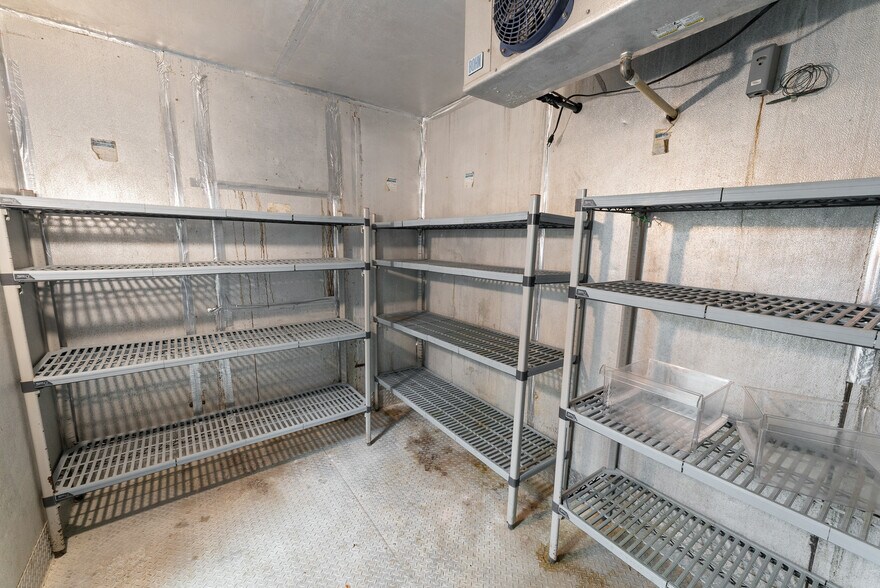 More Photos Of 512 S US Highway 301, Jesup Storefront For Sale