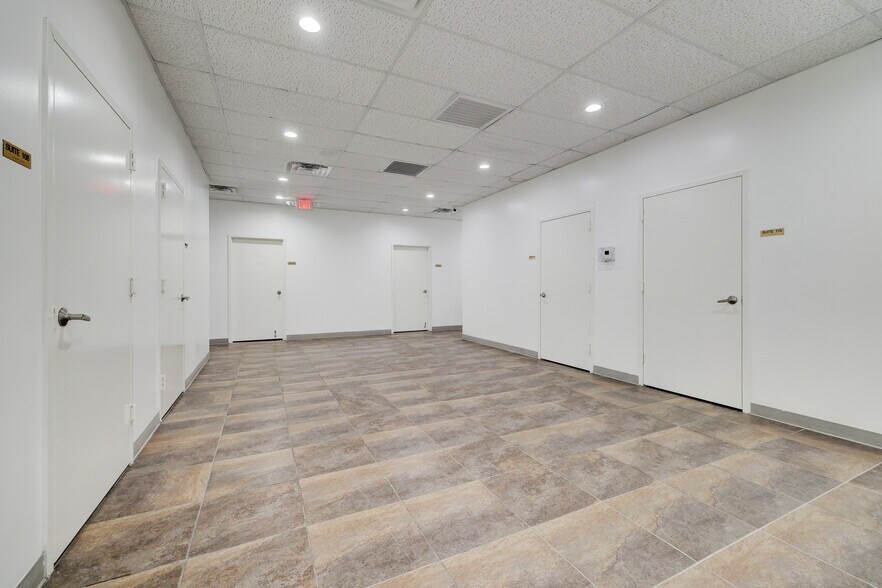 More Photos Of 13939 Westheimer Rd, Houston Flex For Sale