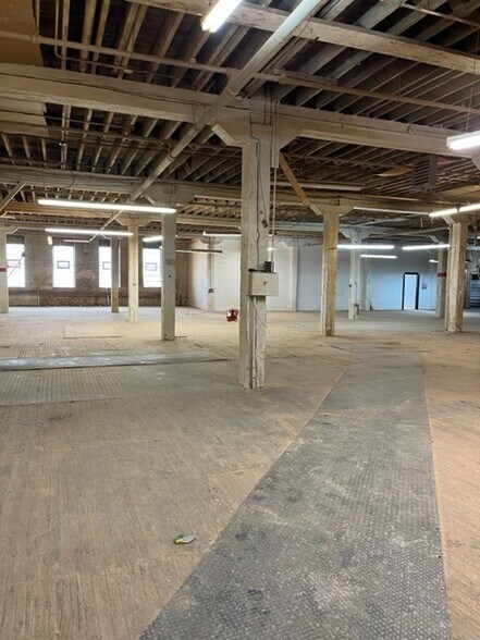 More Photos Of 629 W Cermak Rd, Chicago Loft Creative Space For Lease