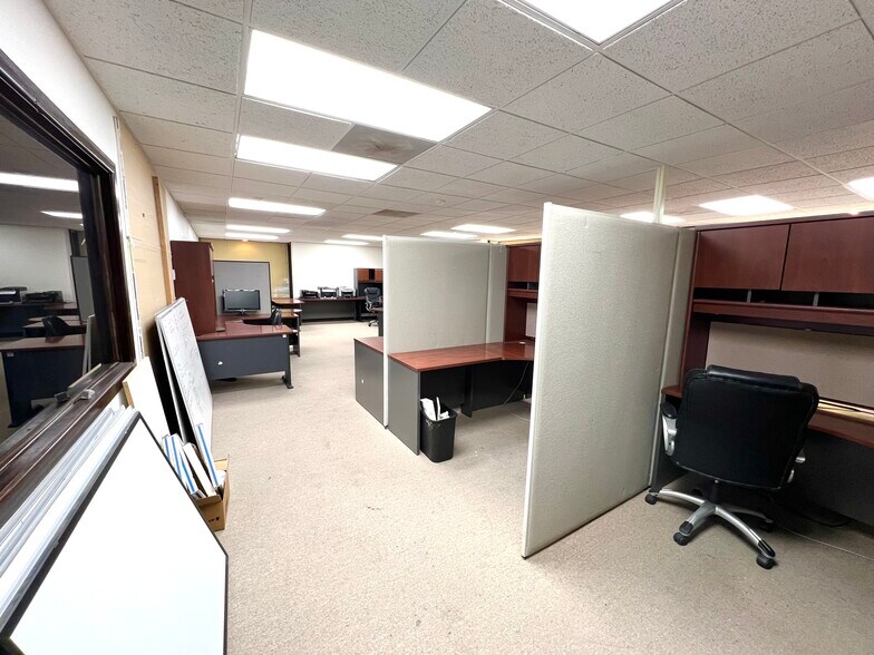 More Photos Of 5053 La Mart Dr, Riverside Medical For Sale